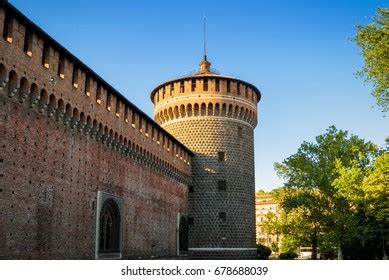  Castello Sforzesco: En maktfull fästning med en skatt av konst!