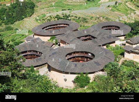  Meizhou Hakka Earth Buildings - En mystisk värld av traditionell arkitektur och kultur!