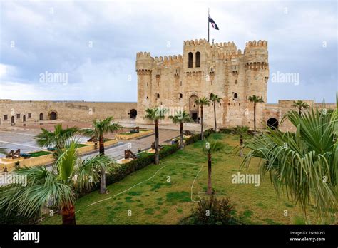  Qaitbay Citadel: En historisk fästning vid Alexandrias kust!